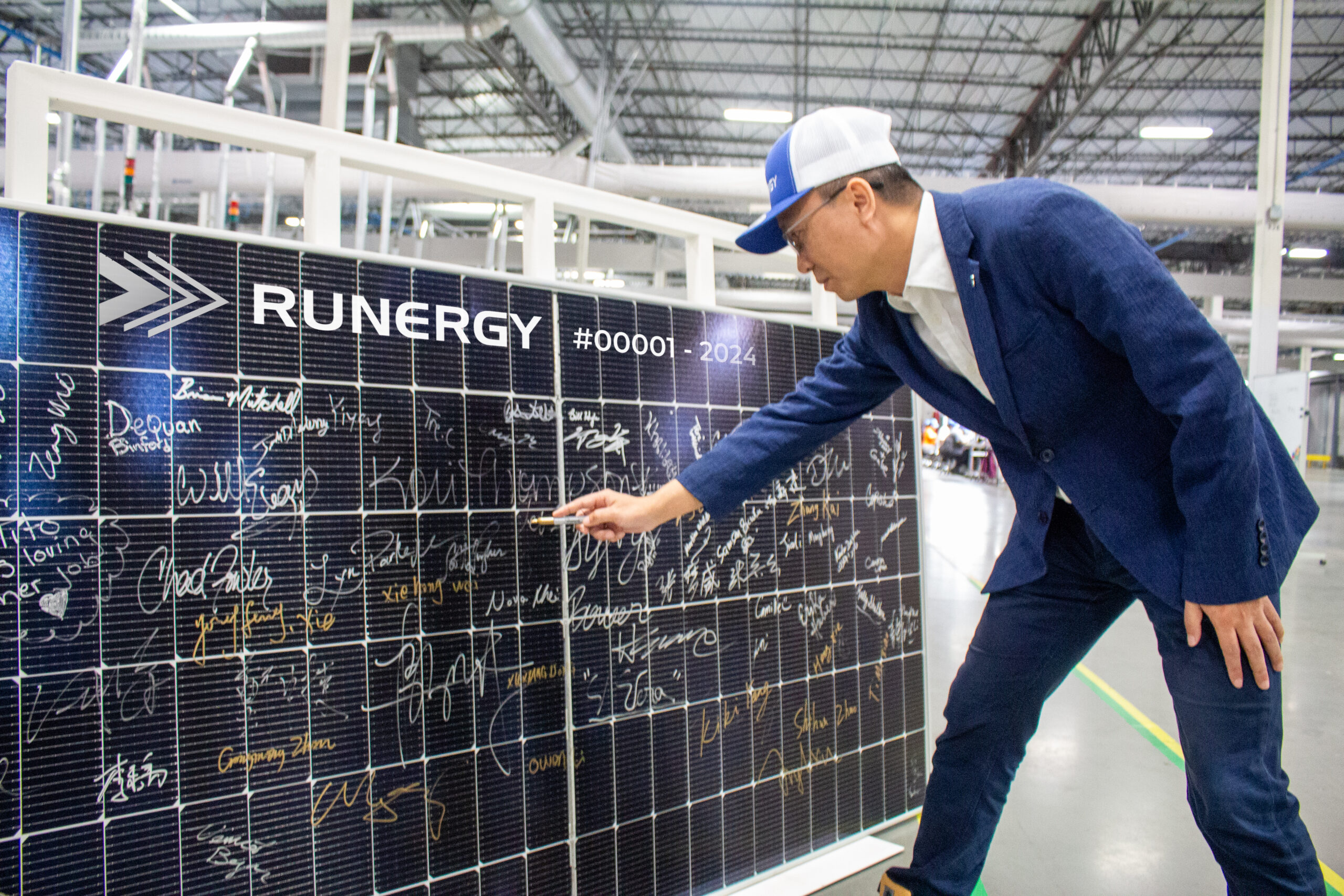 Runergy Alabama General Manager Jet Li signs Module #00001